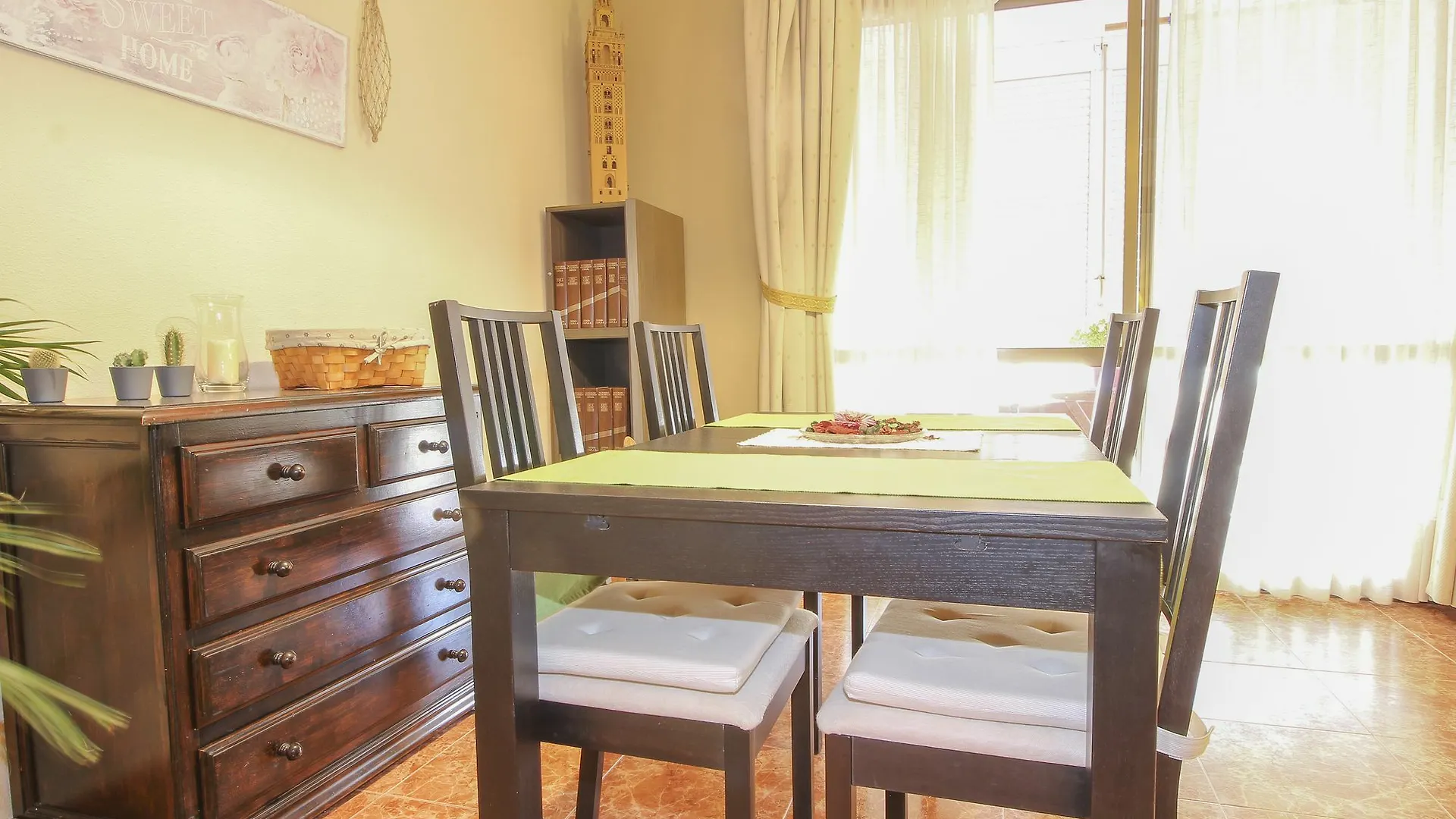Deluxe Apartment Familiar Seville Spain
